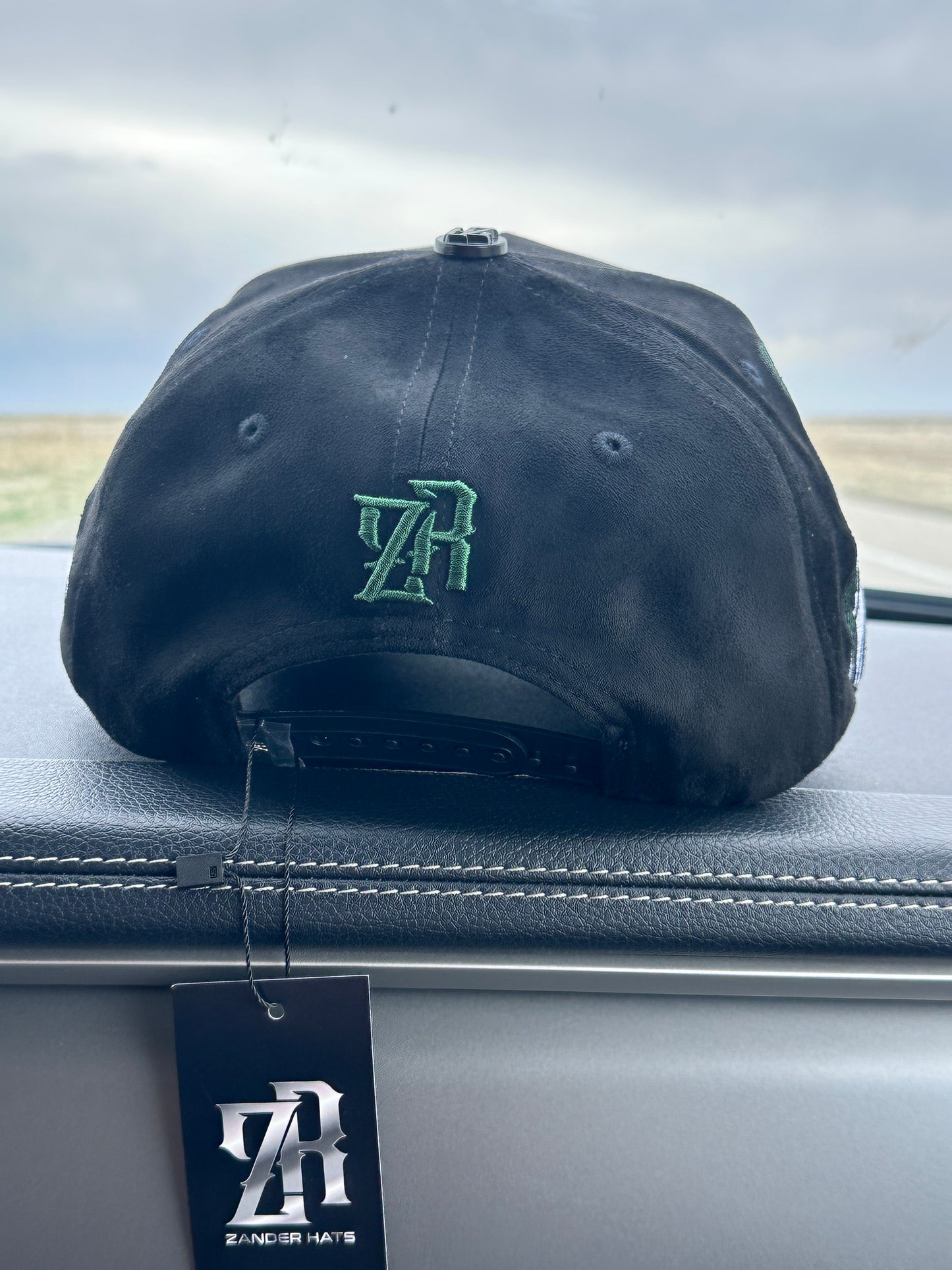 Zander hats - Snake in Bones